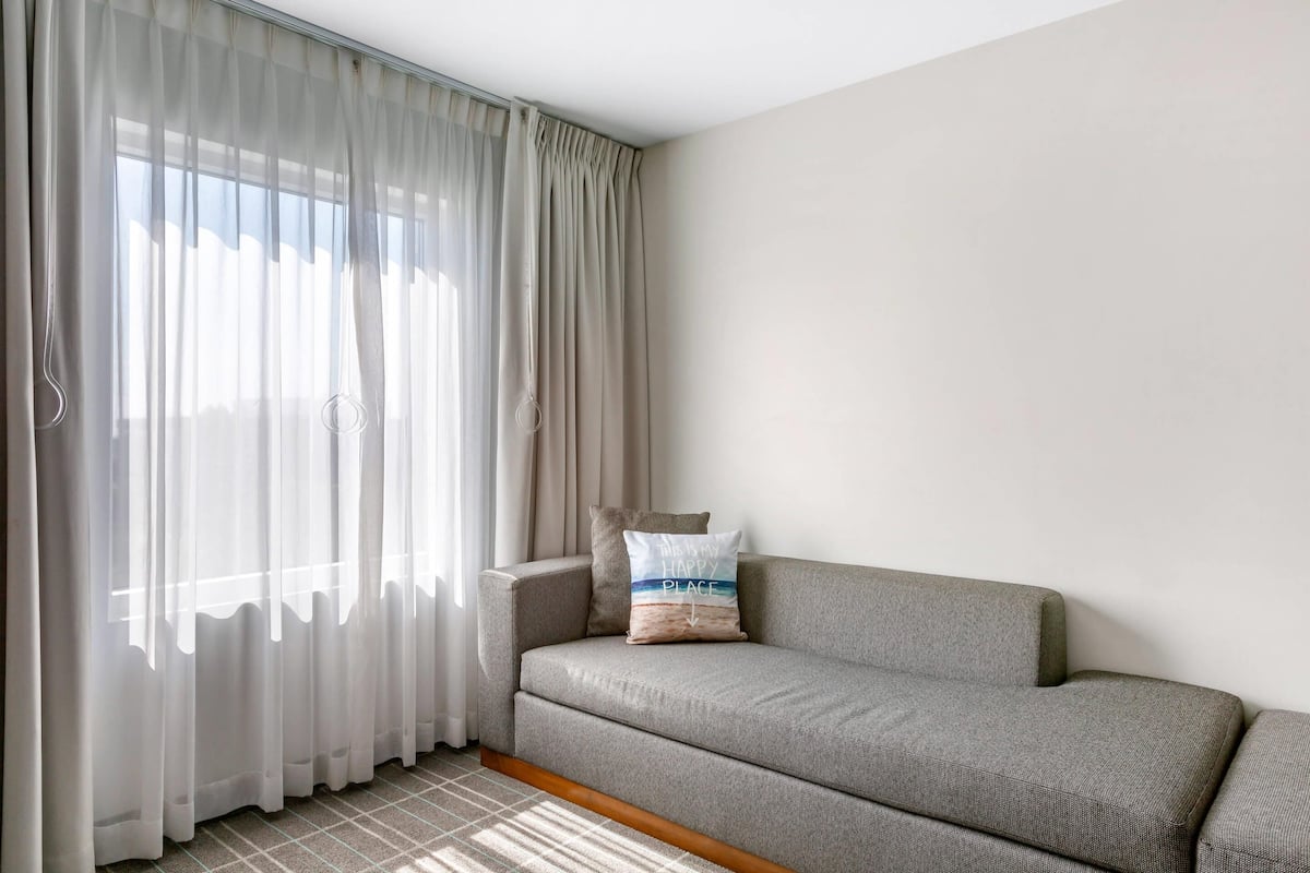 Accessible Suite, 1 King Bed, Tub, Non Smoking | Premium bedding, memory foam beds, in-room safe, desk