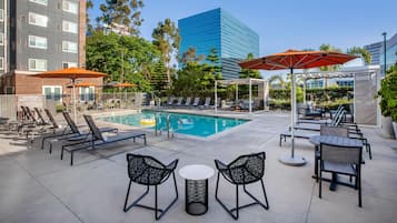 AuĂenpool, geöffnet von 09:00 Uhr bis 21:00 Uhr, Cabañas (kostenlos)