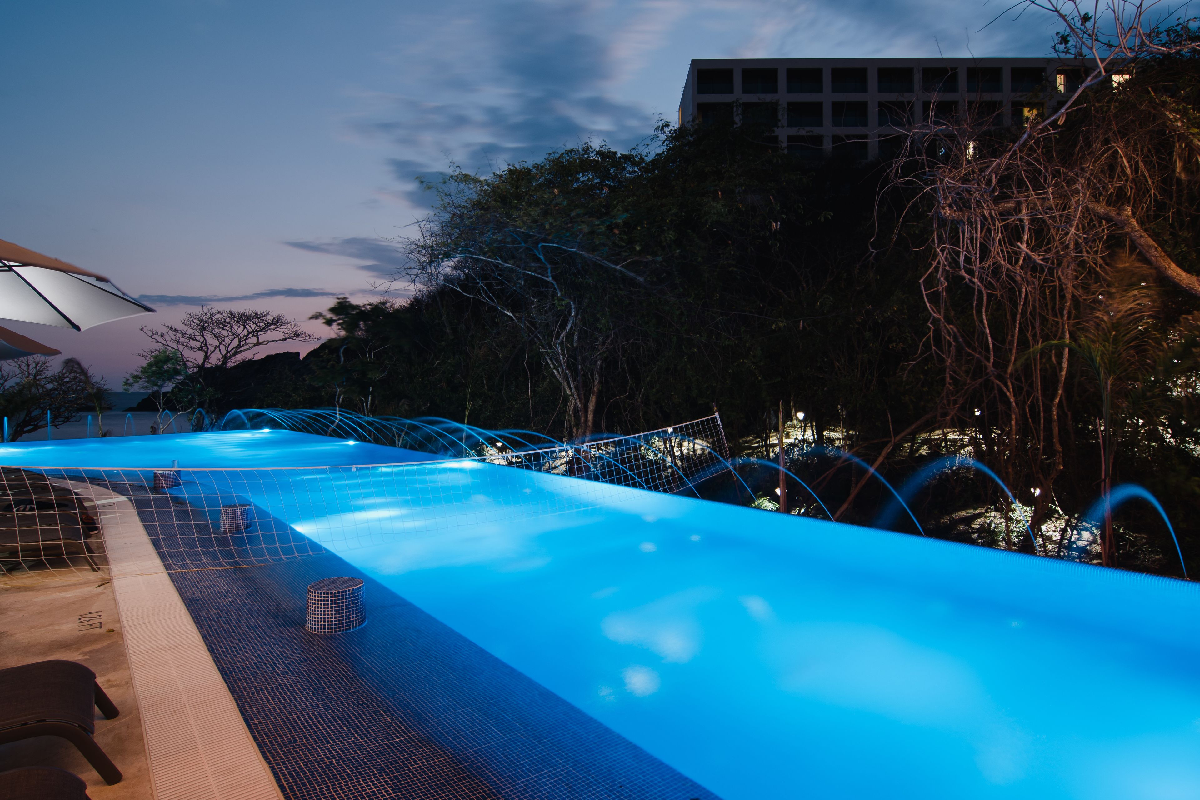 2 outdoor pools, pool umbrellas