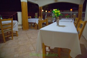 Breakfast, lunch, dinner served; local cuisine  - Hotel Inoubliable (Cayes-Jacmel)
