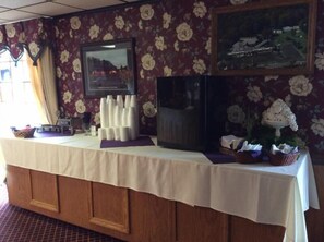 Free continental breakfast 