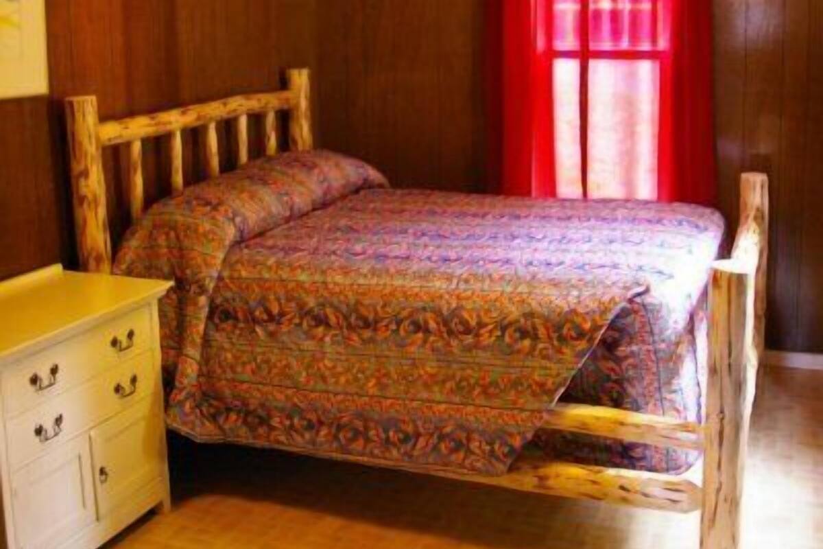 Cabin 7, 1 Double Bed, Refrigerator