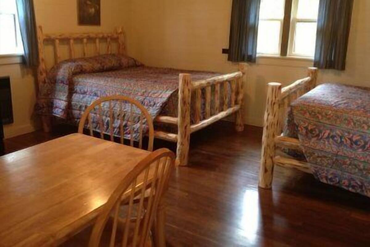 Cabin 2, 2 Double Beds, Kitchen