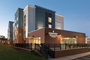 A modern building with a sign reading "Country Inn & Suites by Radisson."
