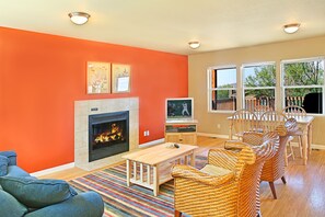 Villa Resort Home, 2 Bedrooms | 1 bedroom, premium bedding, free WiFi