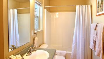 Villa Resort Home, 1 Bedroom | Bathroom | Combined shower/tub, free toiletries, towels