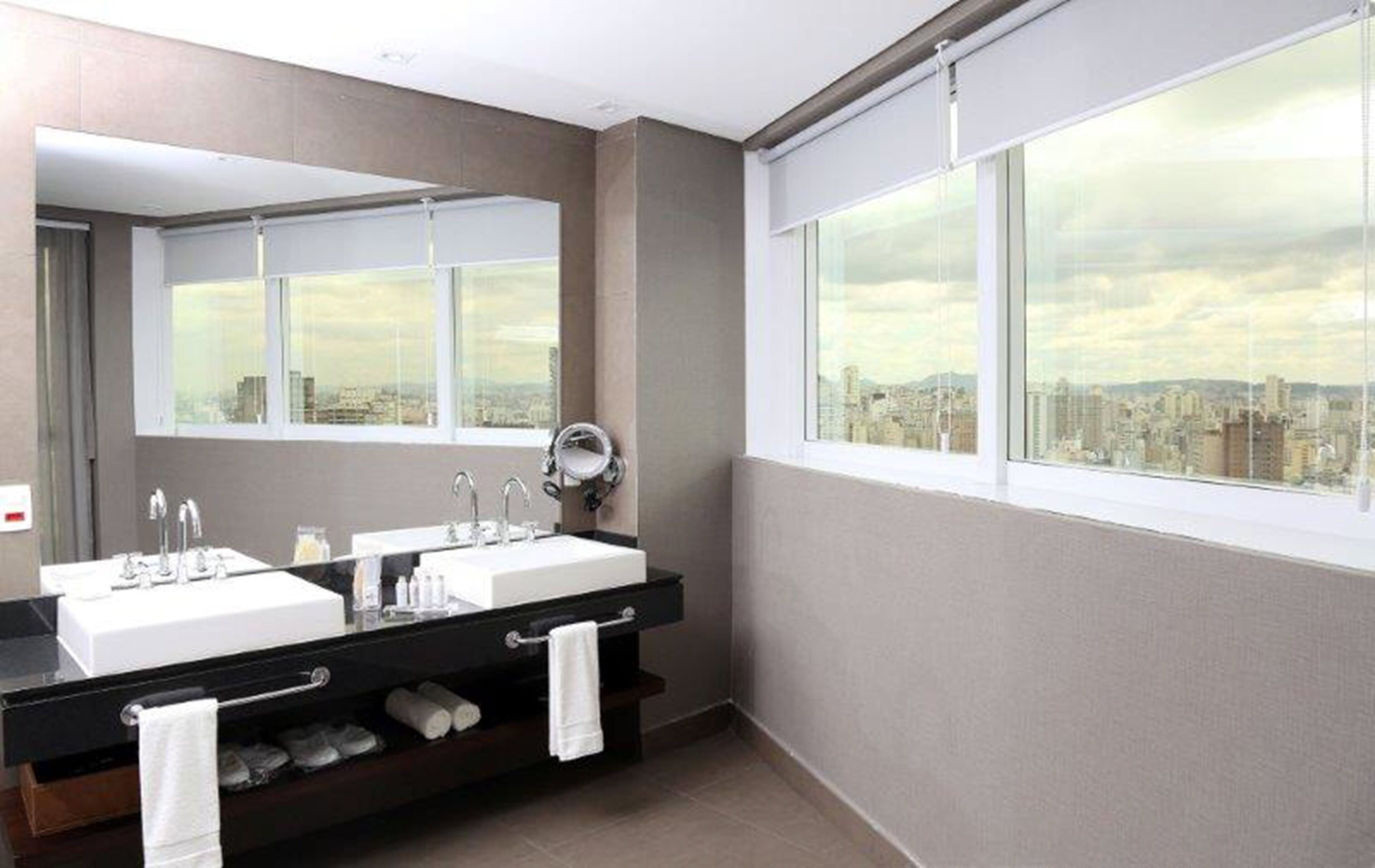 suite junior  | bathroom | shower, free toiletries, hair dryer, towels