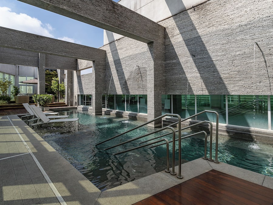 Outdoor pool, pool loungers