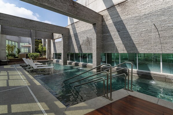 Außenpool, Liegestühle