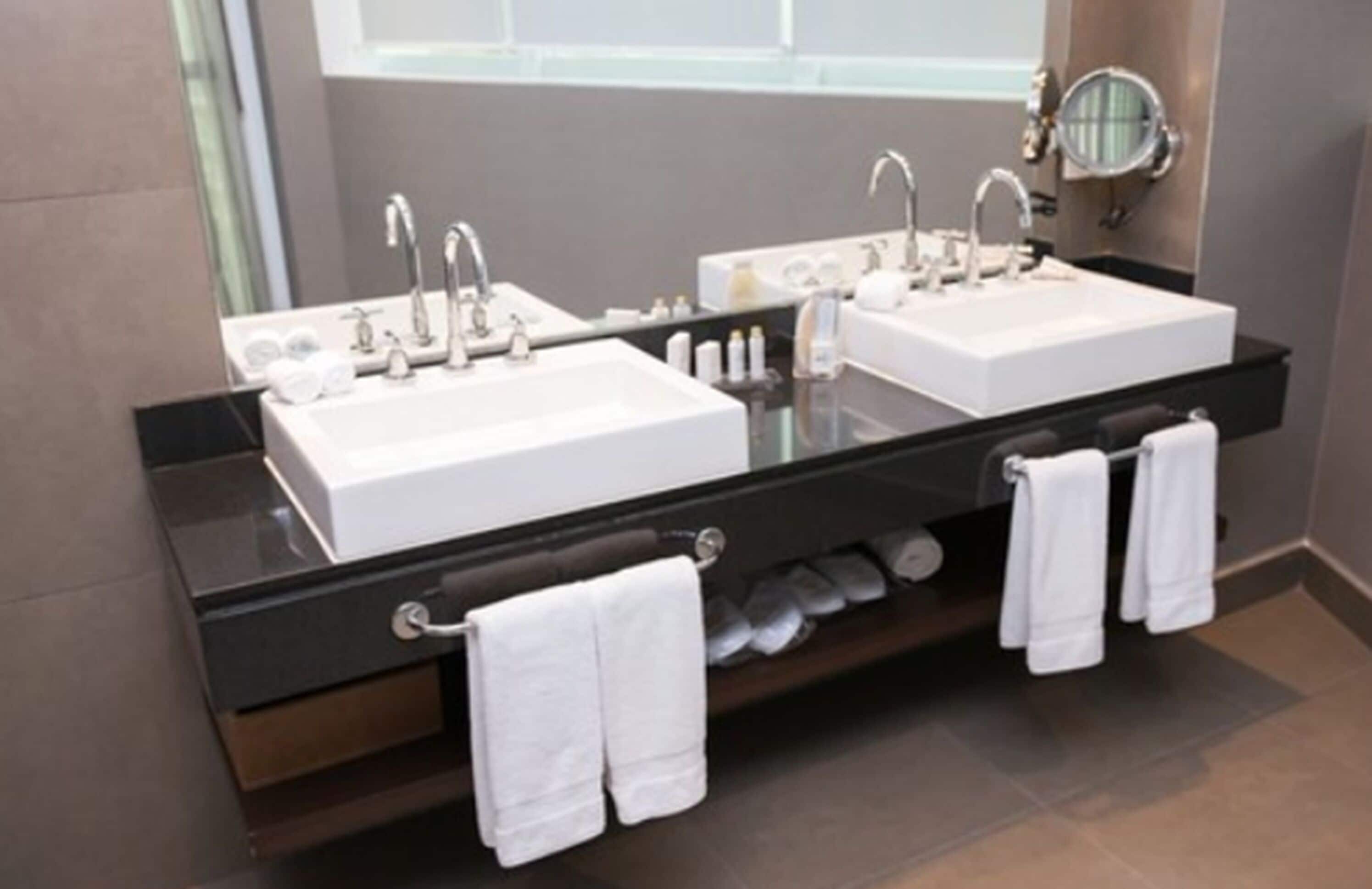 suite junior  | bathroom sink