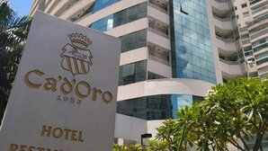 A hotel sign with the name 'Cádoro' and the year '1953'. - Hotel Cadoro Sao Paulo (São Paulo)