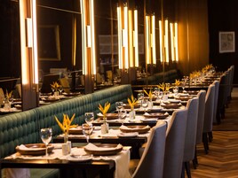 Breakfast, lunch, dinner served; Italian cuisine 