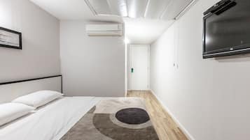 Kamar Double Deluks, 1 Tempat Tidur Double | Minibar, brankas, meja kerja, dan ruang kerja ramah laptop