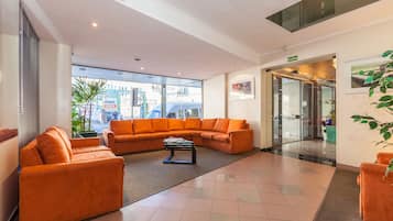 Sala de estar en el lobby