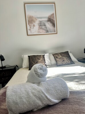 Double Room | Free WiFi, bed sheets - Happy Apple Backpackers (Motueka)