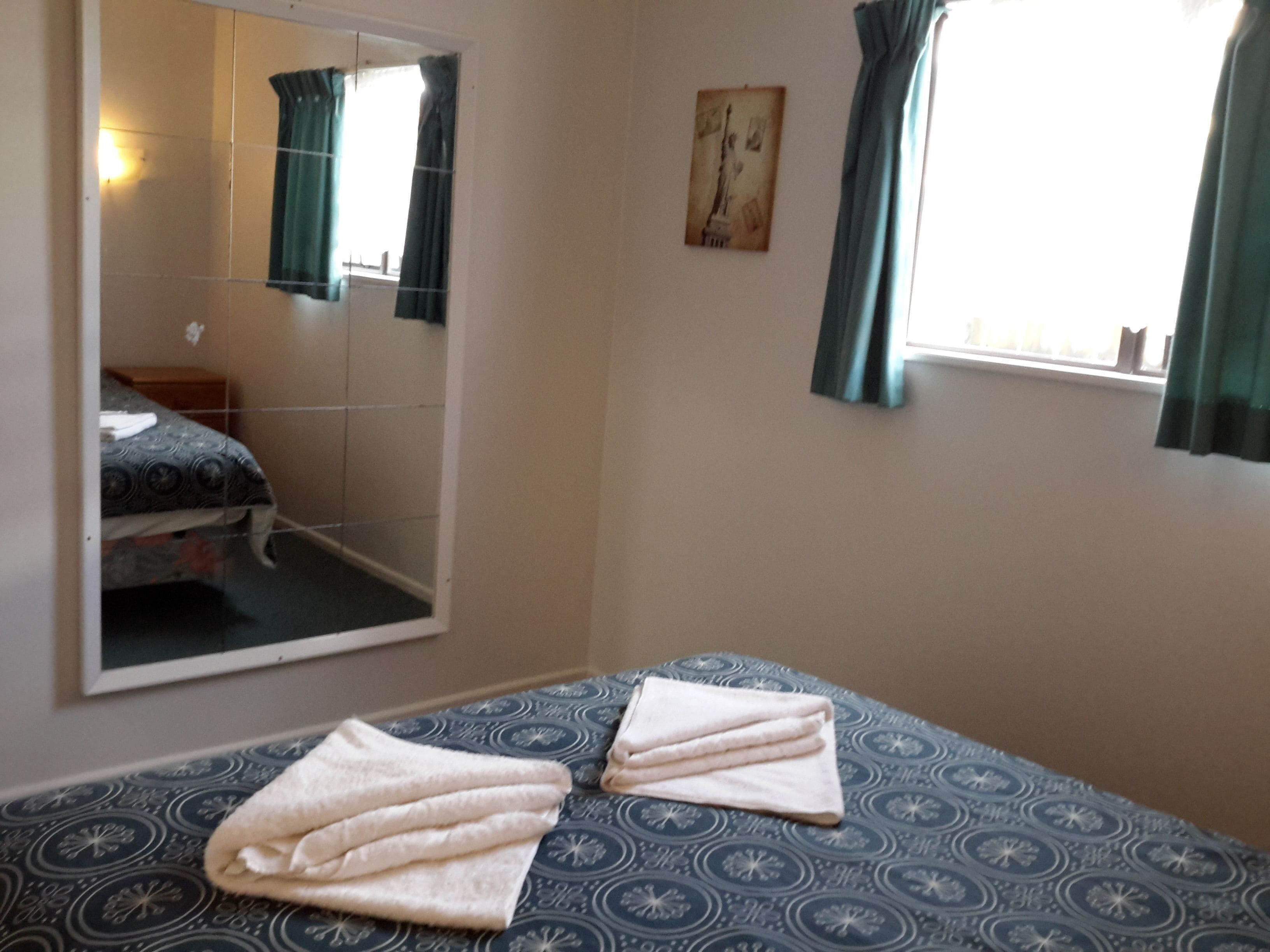 Desk, blackout drapes, soundproofing, free WiFi