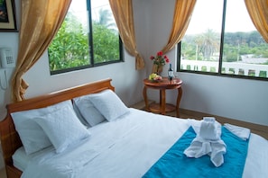 Habitación Deluxe doble, balcón | Escritorio, wifi gratis, ropa de cama