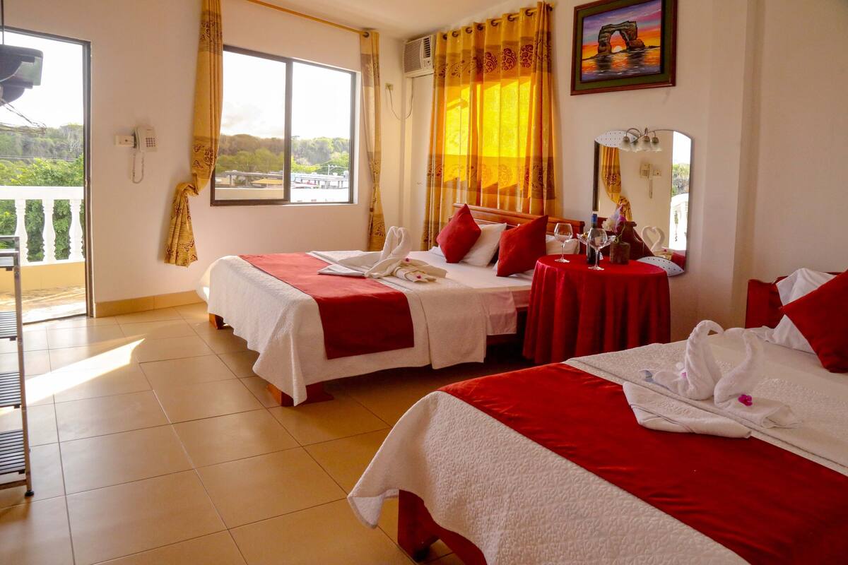 Quarto família, sacada | Escrivaninha, Wi-Fi de cortesia, roupa de cama