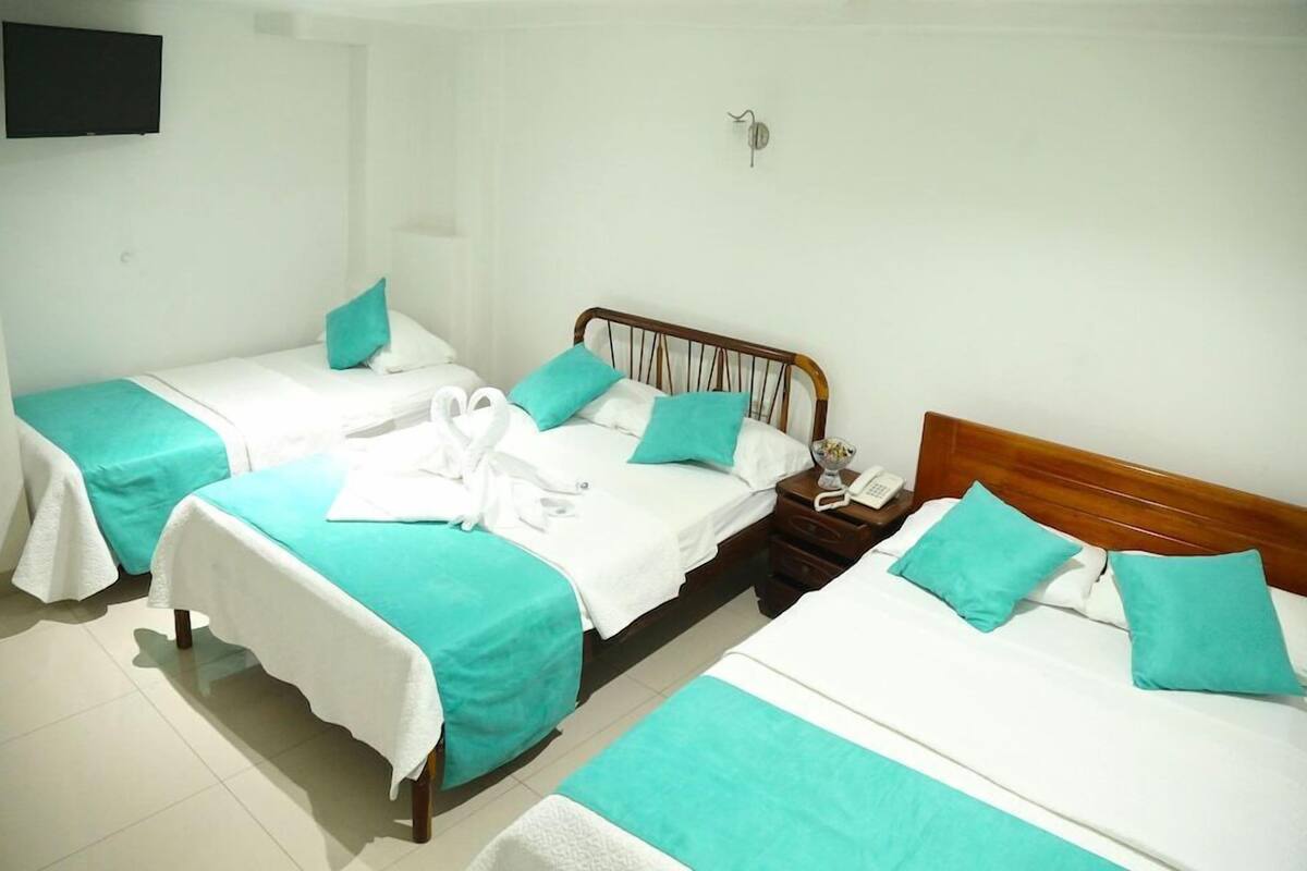 Escrivaninha, Wi-Fi de cortesia, roupa de cama