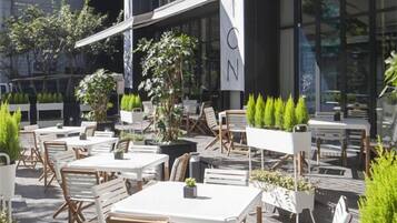 Aperto a colazione, pranzo e brunch