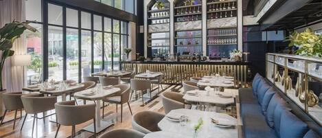 Frukost, lunch och brunch serveras