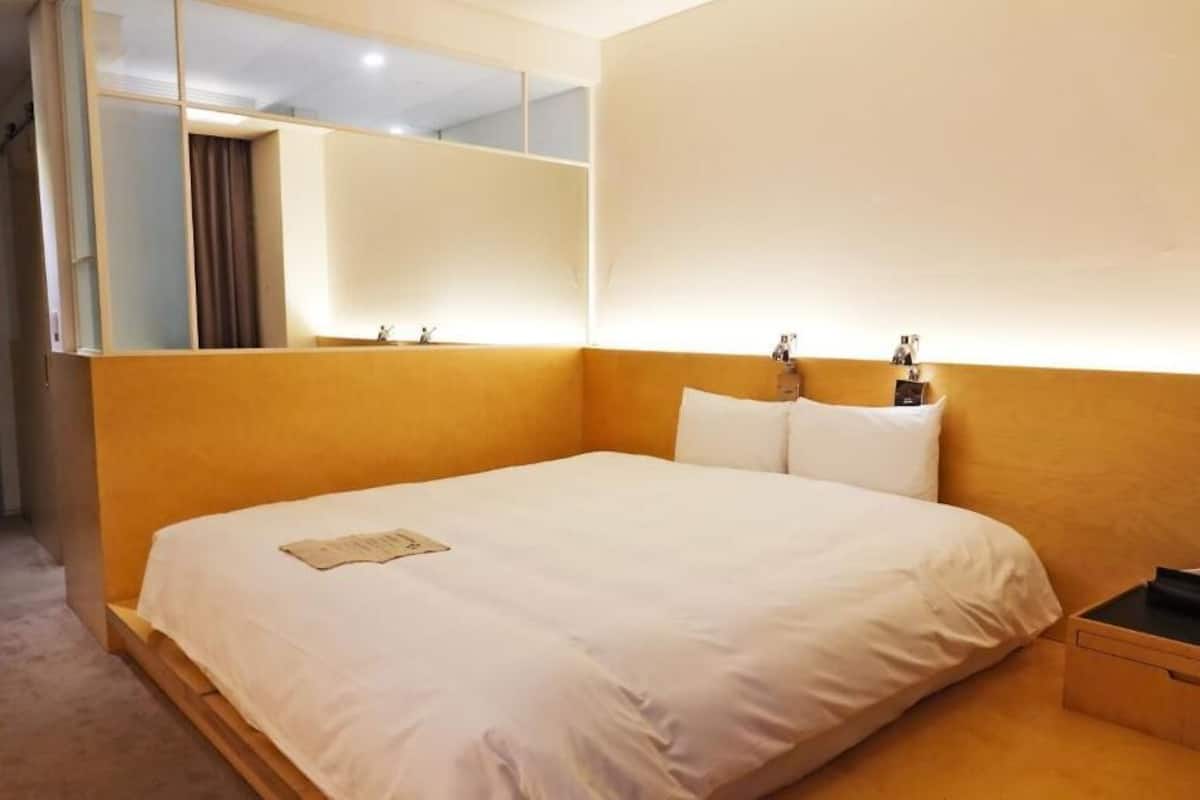 Tweepersoonskamer (Hollywood Double Room) | Luxe beddengoed, donzen dekbedden, een kluis op de kamer
