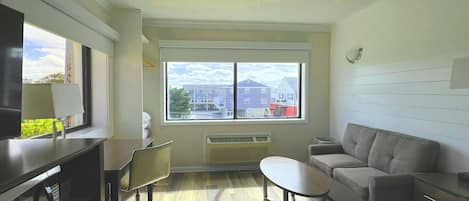 Exclusive Double Room | 1 bedroom, individually furnished, desk, laptop workspace