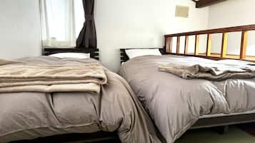 和室6畳+3畳ロフト トイレ・洗面台付き バス共同 (駐車場提供なし) | 羽毛の掛け布団、セーフティボックス (室内)、WiFi (無料)、ベッドシーツ