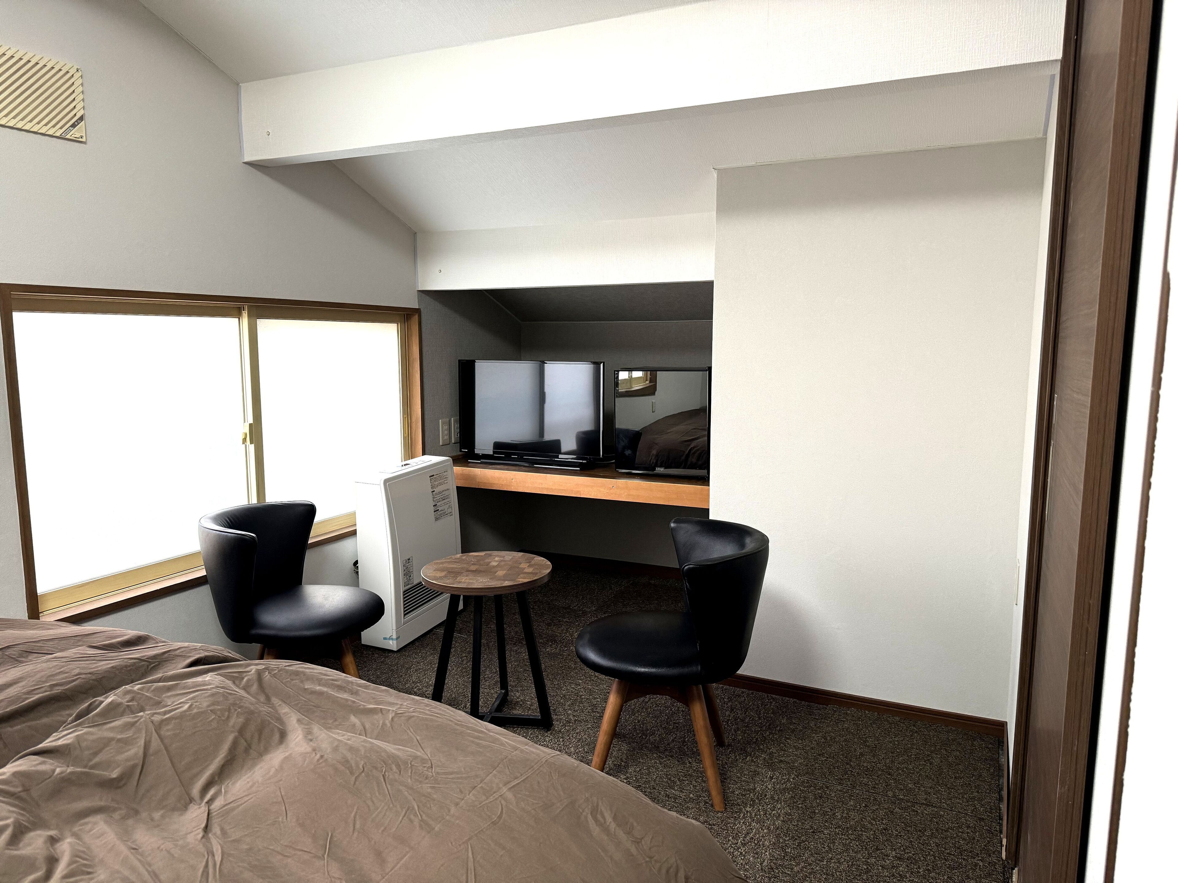 twin bed room 115 ft2 , private toilet and shared bath (no car parking) | 1 bedroom, down duvets, in-room safe, free wifi