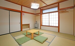 Japanese-Style Room 143 ft2, Shared Toilet and Shared Bath (No parking is provided)