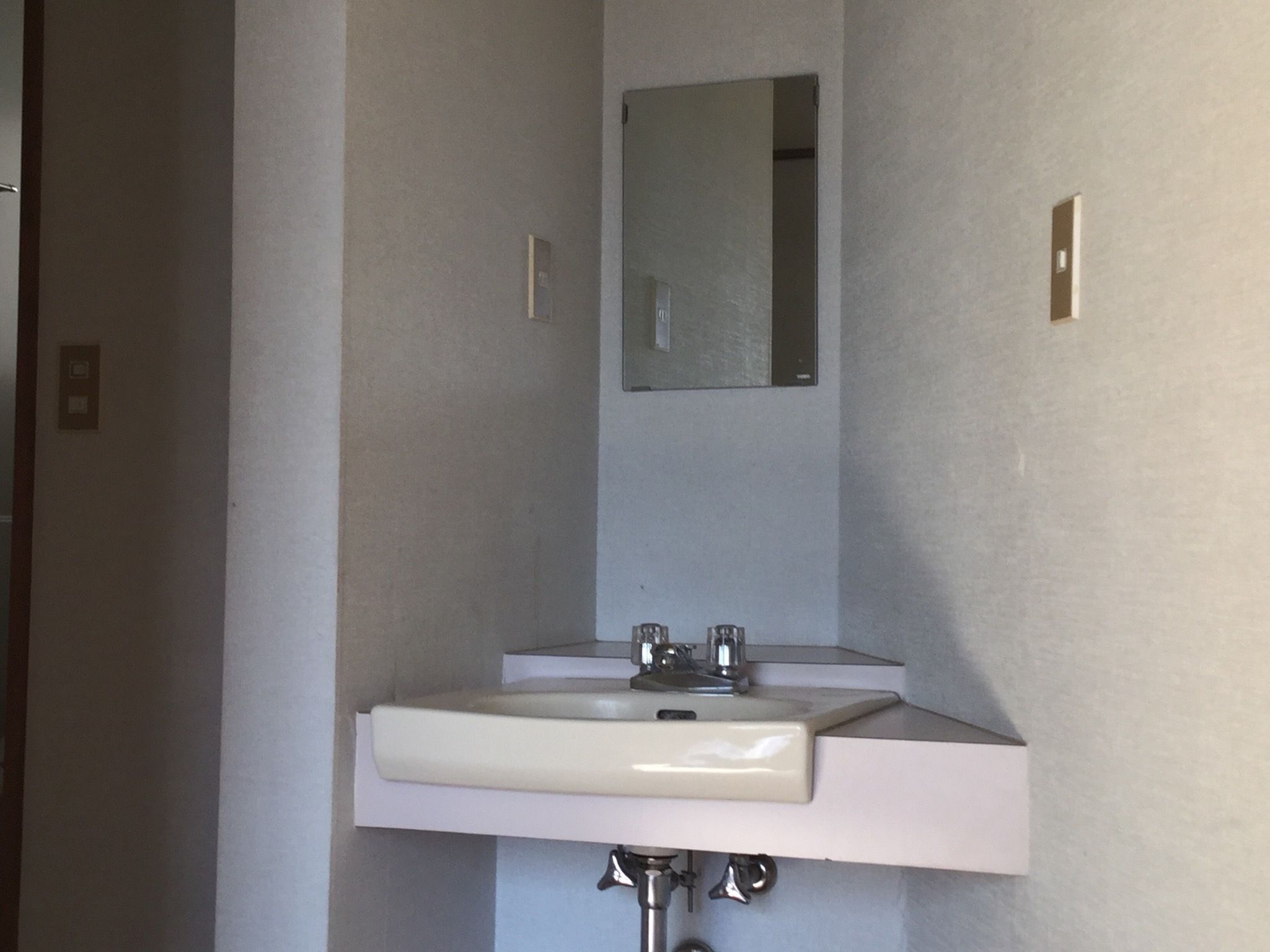 japanese-style room 98 ft2 with 45 ft2 loft, private toilet and private bath( no car parking) | 1 bedroom, down duvets, in-room safe, free wifi