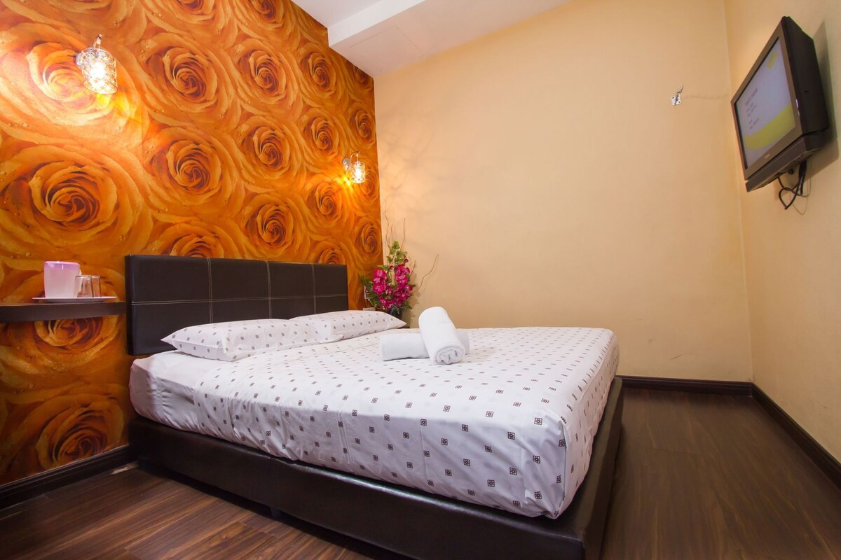 Desk, iron/ironing board (on request), free WiFi, bed sheets