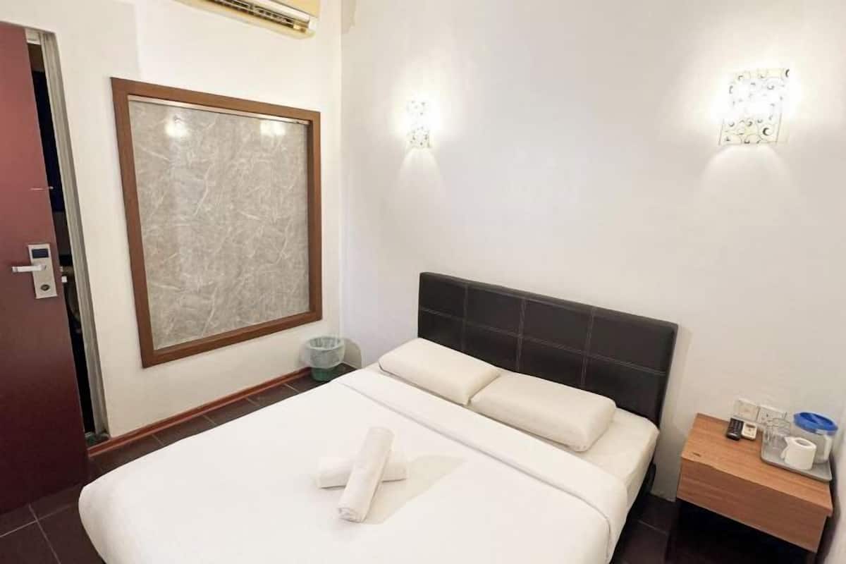 Desk, iron/ironing board, free WiFi, bed sheets