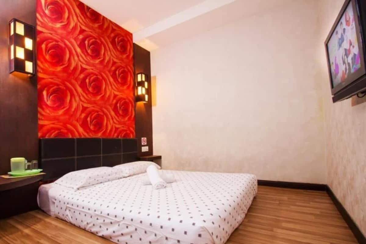 Desk, iron/ironing board, free WiFi, bed sheets
