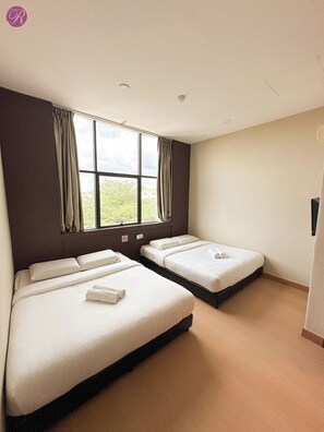 Family Deluxe Room | Desk, iron/ironing board, free WiFi, bed sheets - Remember Hotel Batu Pahat (Batu Pahat)