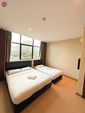 华丽三人房 | 办公桌、熨斗/熨板、免费 WiFi、床单