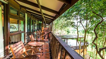 Sunset Terrace, Half Board (Breakfast and Dinner) | Minibar, Zimmersafe, Schreibtisch, Zustellbetten