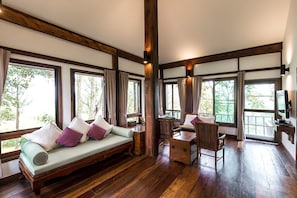 2 Bedrooms Swiss Chalet, Half Board (Breakfast and Dinner) | Minibar, caja de seguridad en la habitación, escritorio y camas extra 
