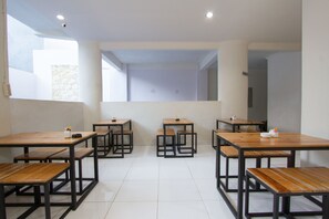Petit déjeuner servi tous les jours en supplément