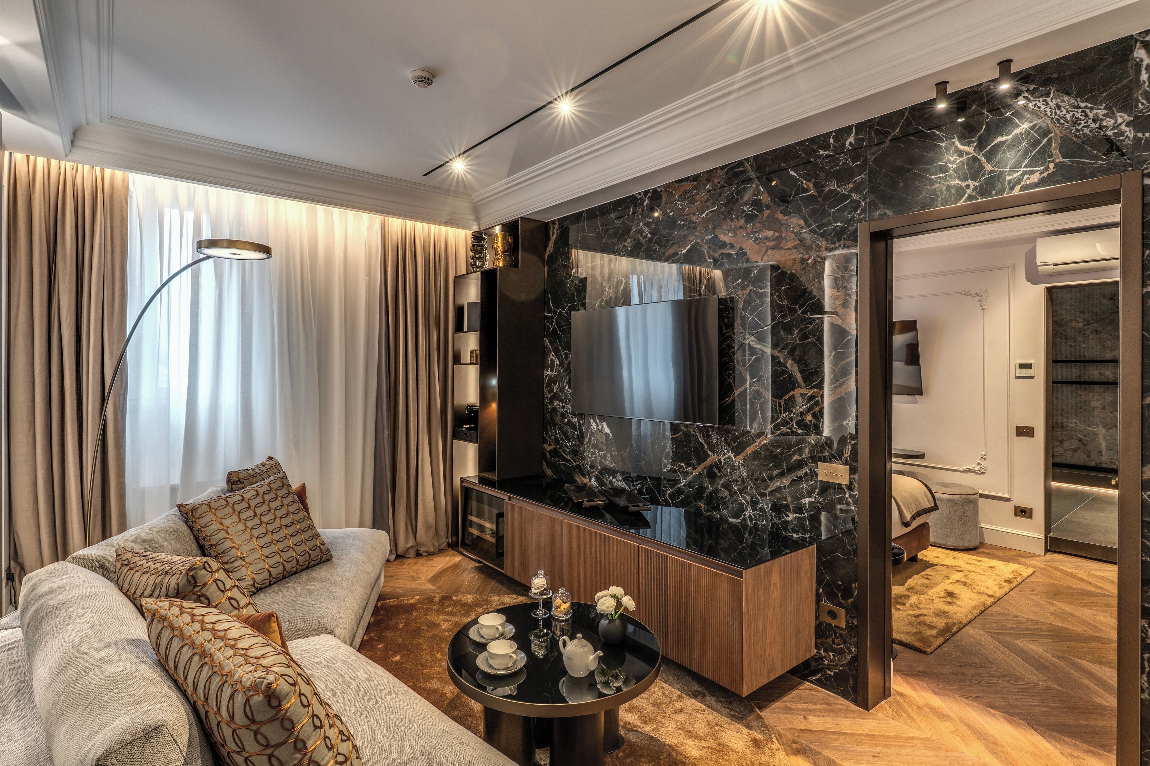 SPA Suite | Oppholdsområde | En 50-tommers LED-TV med digitale kanaler