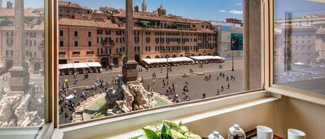 Deluxe Suite, 1 King Bed with Sofa bed, City View | City view