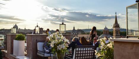 Bar (in der Unterkunft)