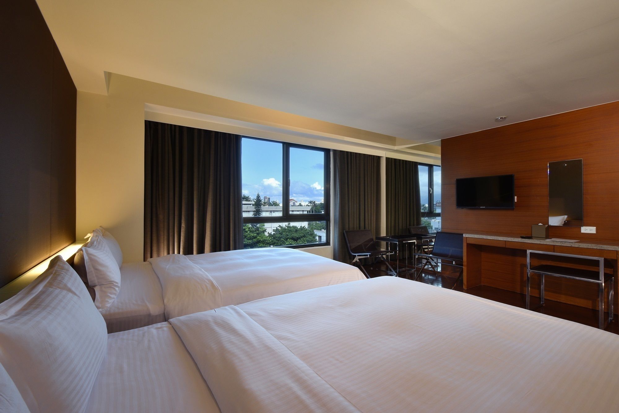 family room | minibar, desk, blackout curtains, free wifi