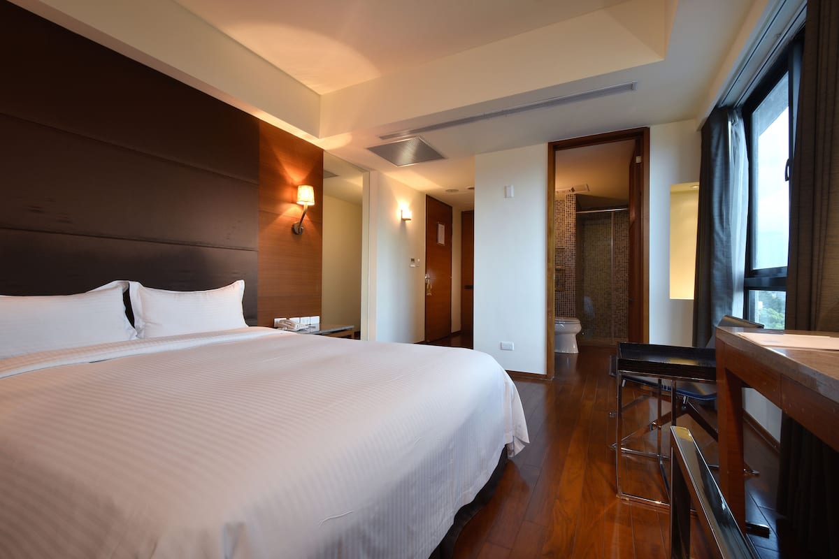 Superior Double Room | Minibar, desk, blackout drapes, free WiFi