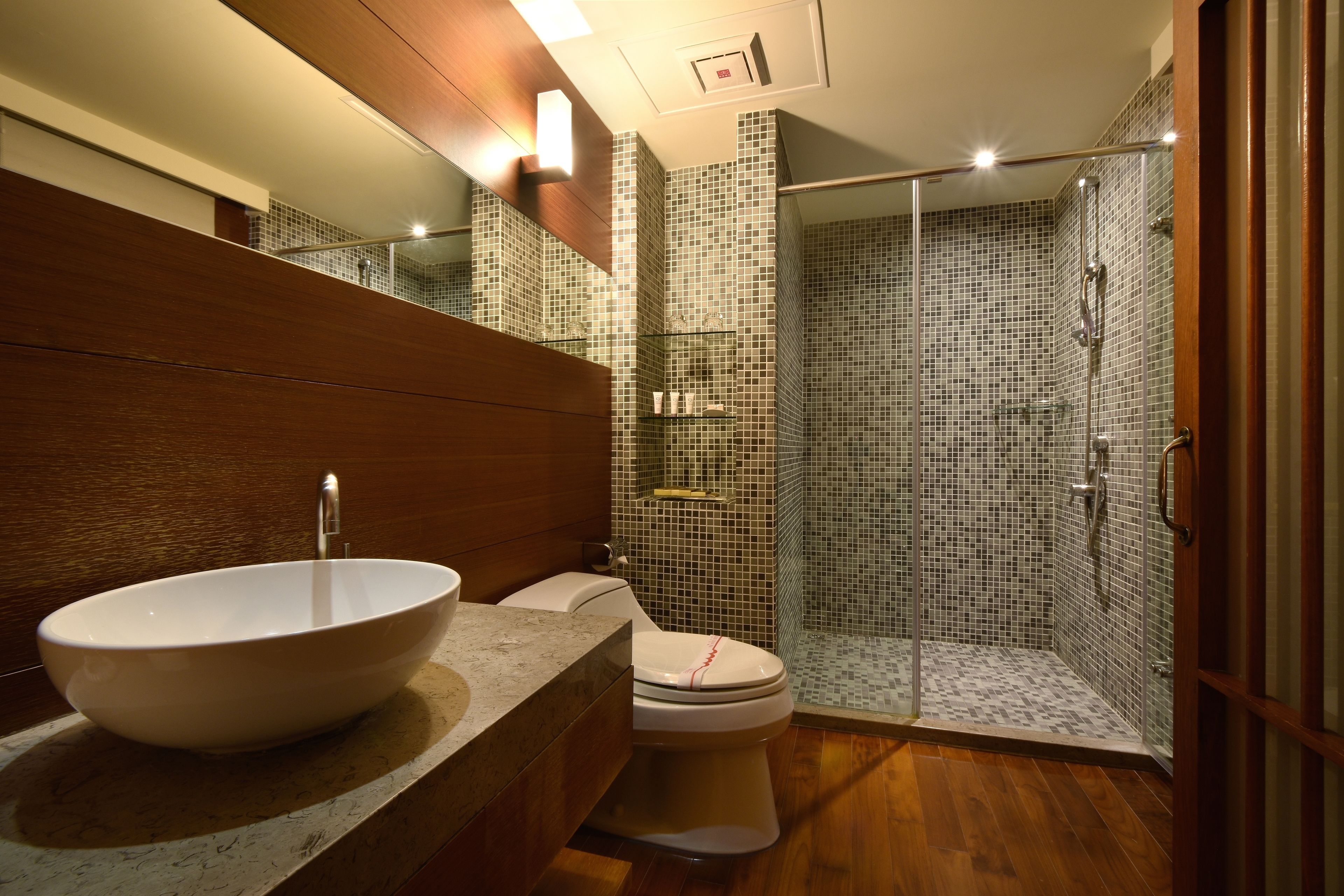 superior double room | bathroom shower