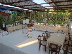 Daily breakfast for a fee - The Camping Field (Suan Phueng)