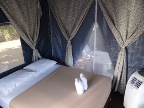 Desk, free WiFi - The Camping Field (Suan Phueng)