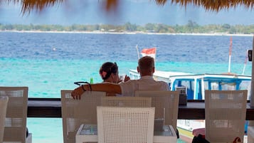 Breakfast, lunch, dinner served; local and international cuisine