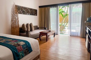 Deluxe Room | Minibar, in-room safe, desk, soundproofing
