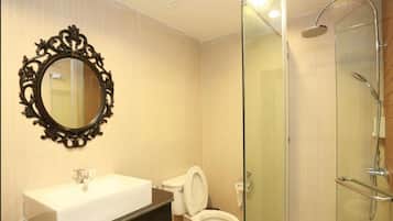 Rainfall showerhead, towels